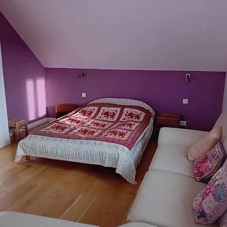 Sur La Bievre Homestay *